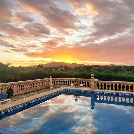 Estrella Villa *